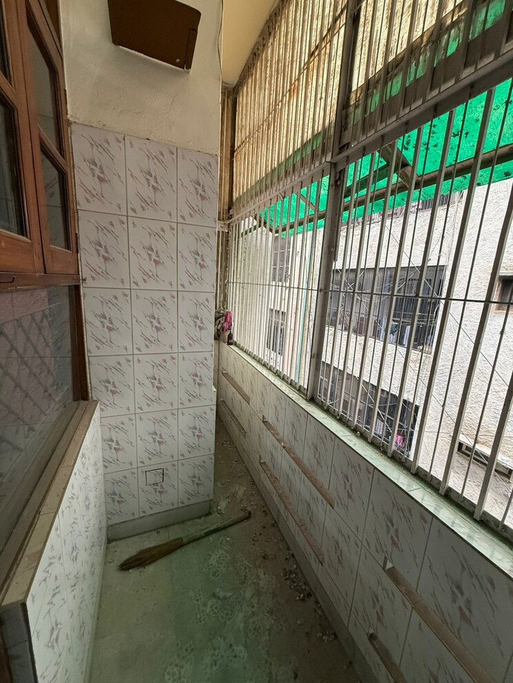 Balcony, paschim vihar 3 Bedroom 1671 Sq.Ft. Builder Floor In Paschim Vihar Delhi 9568383