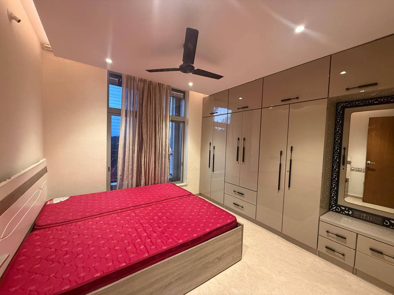 2 BHK Apartment For Rent in One Hiranandani Park