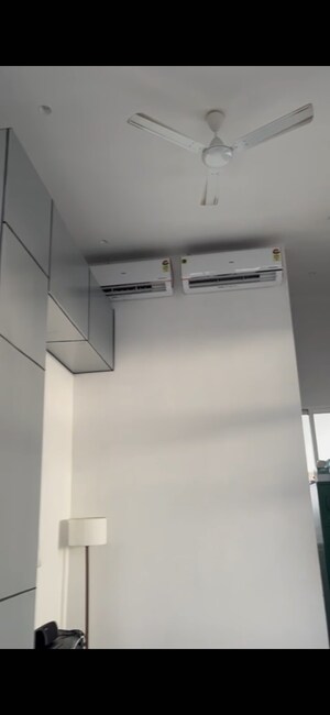 Furnished Amenities in 3.5 BHK Apartment at Mohini Castle, Khar West – for Rent