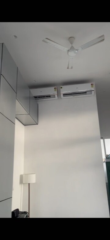 Furnished Amenities in 3.5 BHK Apartment at Mohini Castle, Khar West – for Rent