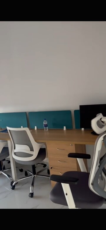 Furnished Amenities in 3.5 BHK Apartment at Mohini Castle, Khar West – for Rent