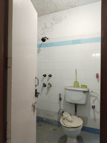 Bathroom in 3 BHK Builder Floor at Kanishka Residency, Sector 35 – for Rent