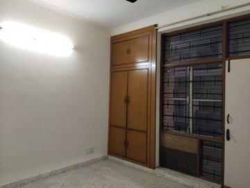 Room in 3 BHK Builder Floor at Kanishka Residency, Sector 35 – for Rent