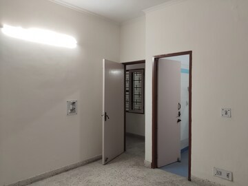 Room in 3 BHK Builder Floor at Kanishka Residency, Sector 35 – for Rent