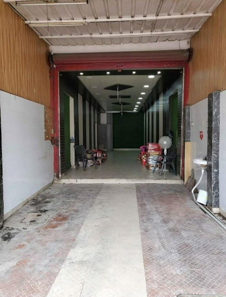  Parking, rajpur road Commercial Showroom 136 Sq.Yd. In Rajpur Road Dehradun 9569236