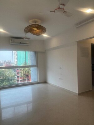 Room in 2 BHK Apartment at Ikebana, Matunga East – for Rent