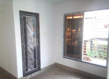 Room in 2 BHK Apartment at Hakim Para – for Sale