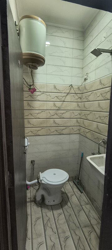 Master Bedroom in 1 BHK Builder Floor at Khirki Extension – for Rent