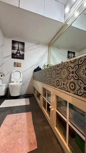 Attached Bathroom in 3 BHK Apartment at Earth Building, Matunga East – for Rent