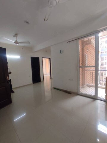 Room in 2 BHK Apartment at Gaur City 2 - 14th Avenue, Sector 16c Greater Noida – for Rent