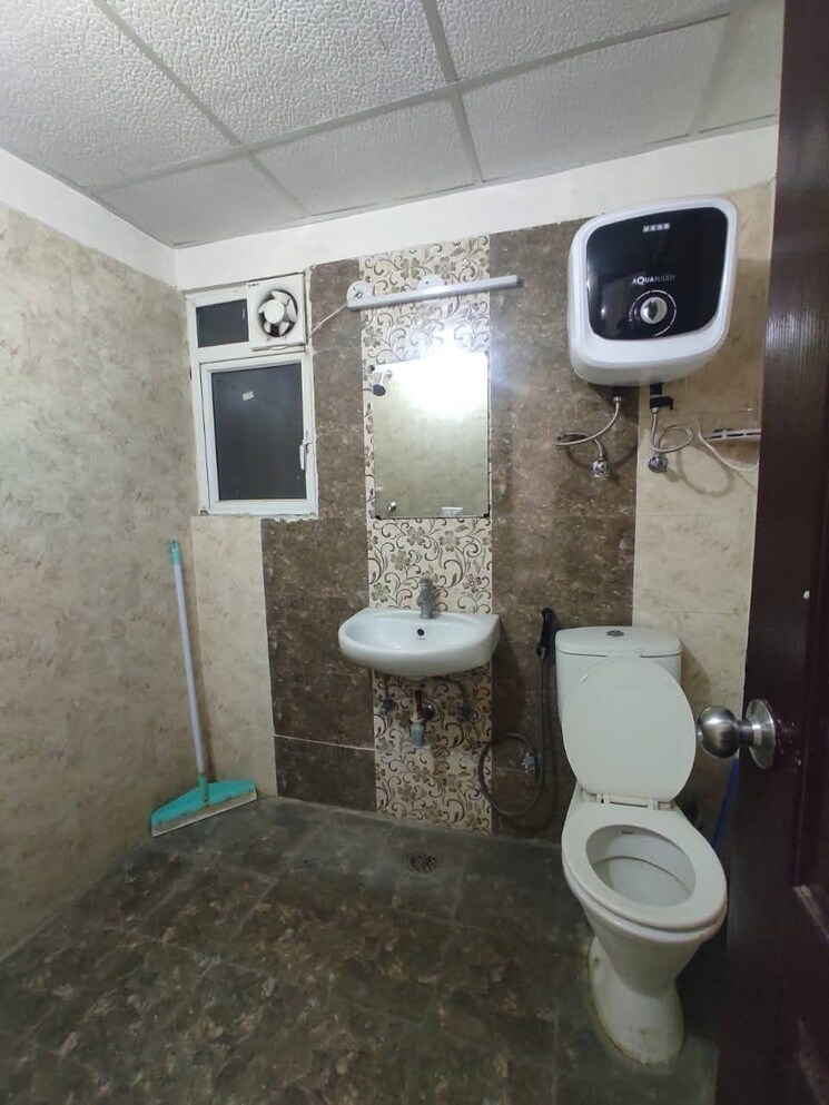 Attached Bathroom, gaur-city-2-14th-avenue 2 Bedroom 955 Sq.Ft. Apartment In Sector 16c Greater Noida Greater Noida 9569302