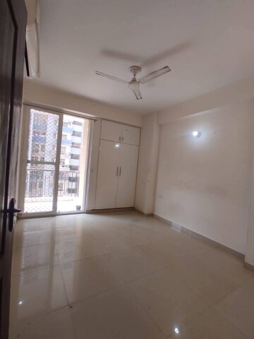 Room in 2 BHK Apartment at Gaur City 2 - 14th Avenue, Sector 16c Greater Noida – for Rent