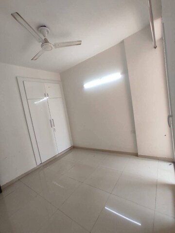 Room in 2 BHK Apartment at Gaur City 2 - 14th Avenue, Sector 16c Greater Noida – for Rent