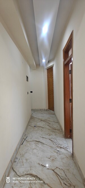 Room in 3 BHK Builder Floor at Sector 73 – for Sale