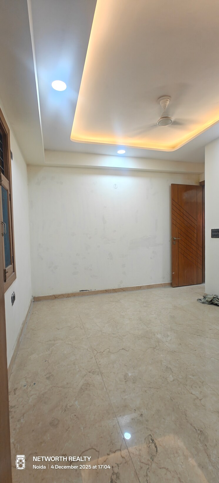Room, sector 73 3 Bedroom 1400 Sq.Ft. Builder Floor In Sector 73 Noida 9569418