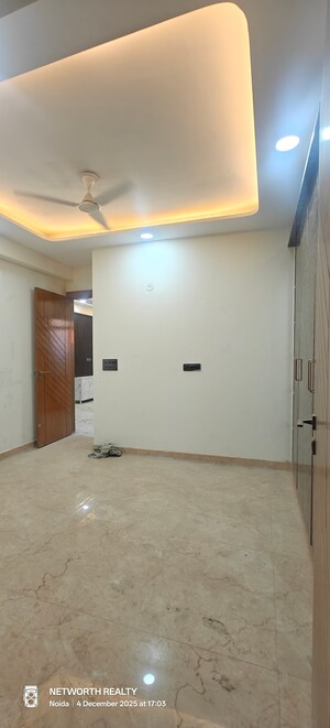 Room in 3 BHK Builder Floor at Sector 73 – for Sale