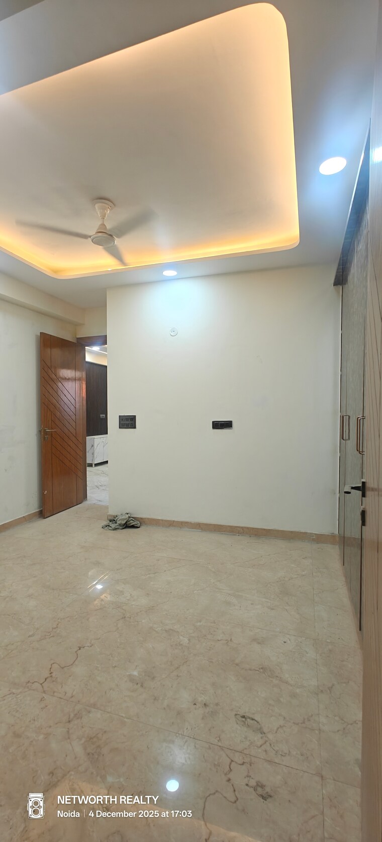 Room, sector 73 3 Bedroom 1400 Sq.Ft. Builder Floor In Sector 73 Noida 9569418