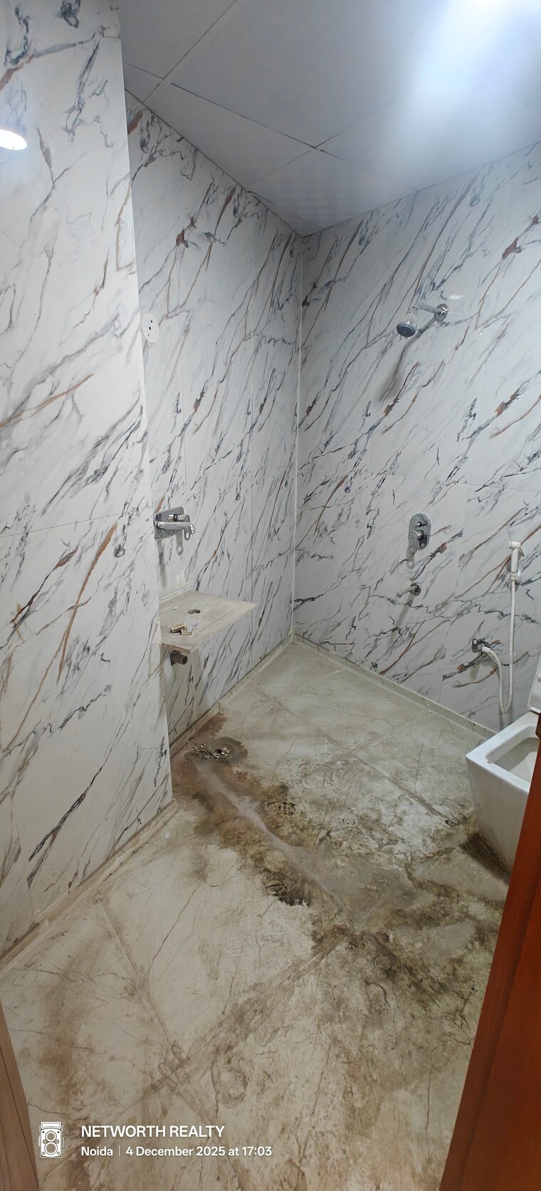 Balcony, sector 73 3 Bedroom 1400 Sq.Ft. Builder Floor In Sector 73 Noida 9569418