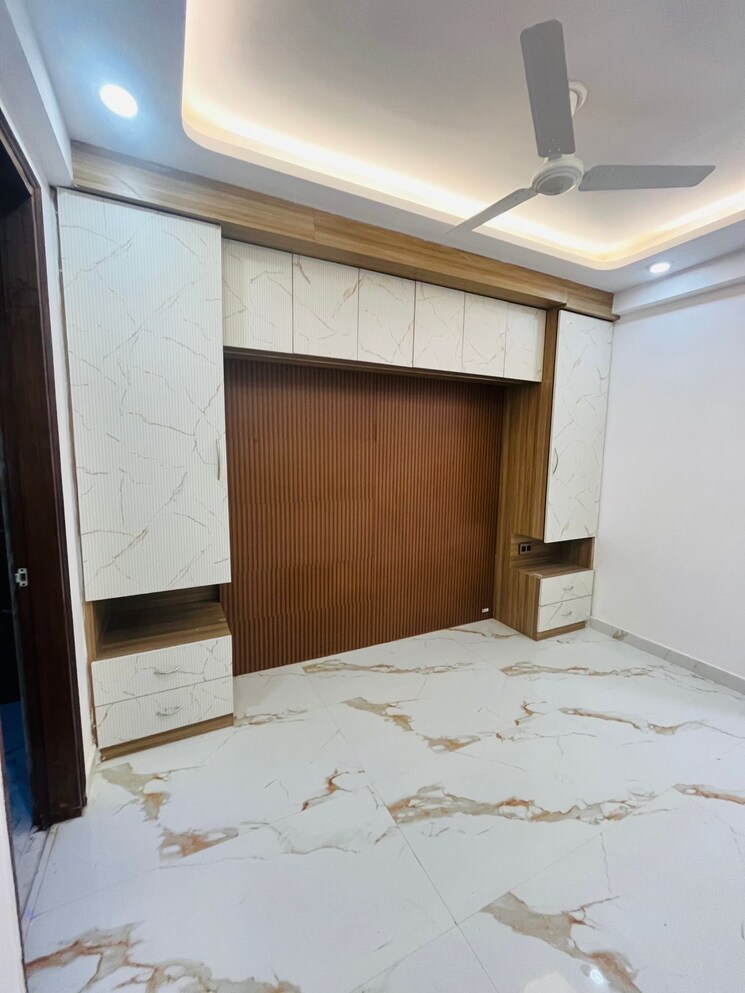 Bedroom, sector 73 3 Bedroom 1400 Sq.Ft. Builder Floor In Sector 73 Noida 9569469