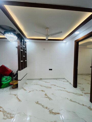 Room in 3 BHK Builder Floor at Sector 73 – for Sale