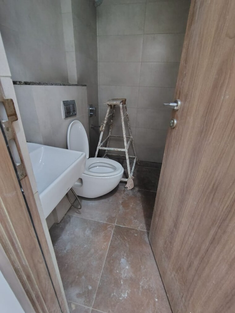 Bathroom, shapoorji-pallonji-siennaa-wing-a 1.5 Bedroom 525 Sq.Ft. Apartment In Kandivali East Mumbai 9569482