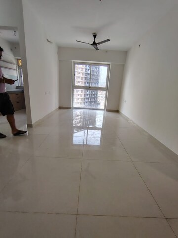 Room in 1.5 BHK Apartment at Shapoorji Pallonji Siennaa Wing A, Kandivali East – for Rent