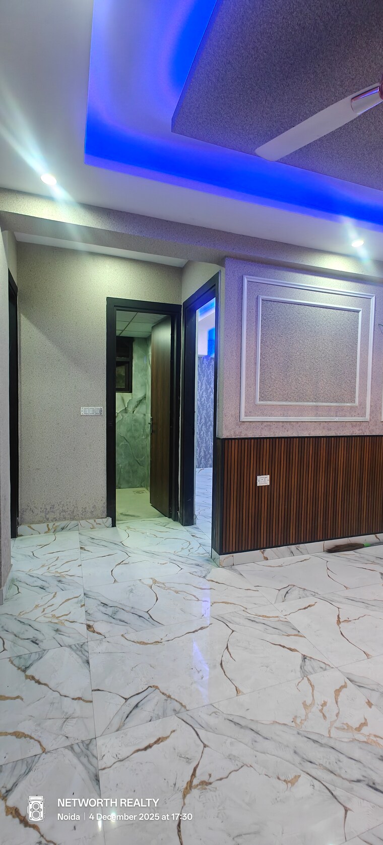 Room, sector 73 2 Bedroom 1000 Sq.Ft. Builder Floor In Sector 73 Noida 9569489