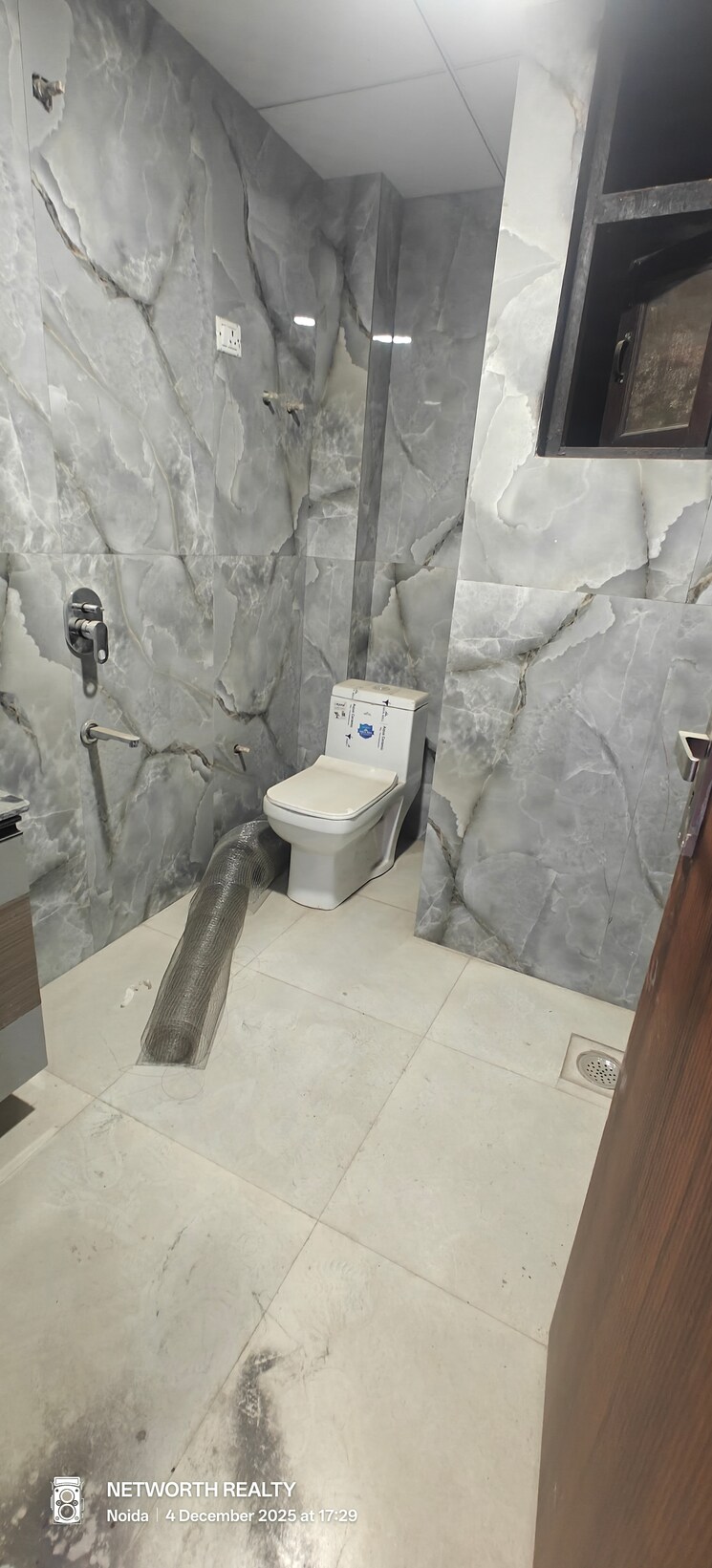 Attached Bathroom, sector 73 2 Bedroom 1000 Sq.Ft. Builder Floor In Sector 73 Noida 9569489