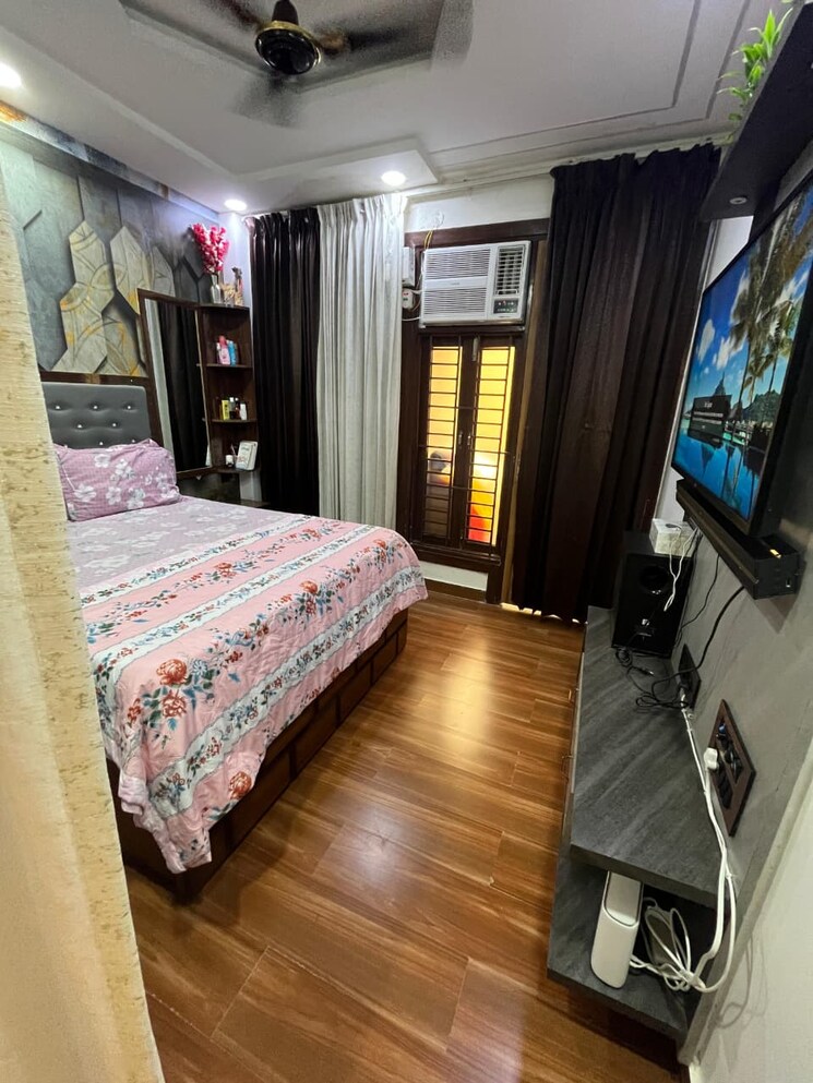 Bedroom, dwarka mor 2 Bedroom 70 Sq.Yd. Builder Floor In Dwarka Mor Delhi 9569502