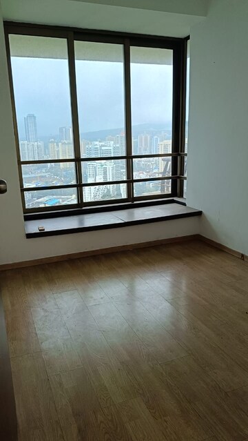 Room in 2.5 BHK Apartment at Oberoi Realty Woods, Goregaon East – for Rent