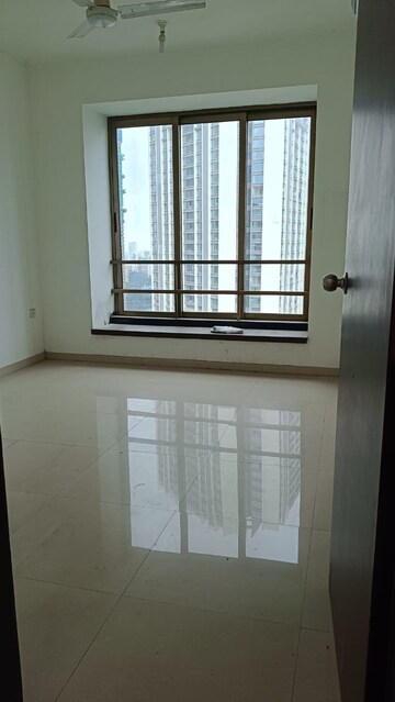 2.5 BHK Apartment For Rent in Oberoi Realty Woods, Goregaon East