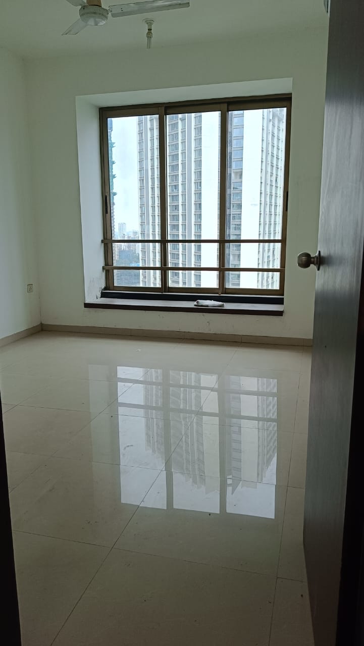 2.5 BHK Apartment For Rent in Oberoi Realty Woods