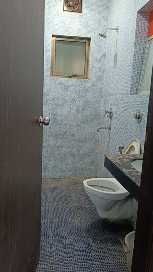 Bathroom in 2.5 BHK Apartment at Oberoi Realty Woods, Goregaon East – for Rent
