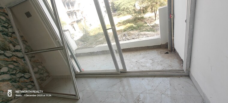 Balcony, sector 73 2 Bedroom 1000 Sq.Ft. Builder Floor In Sector 73 Noida 9569528