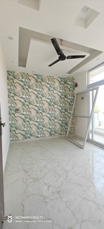 Room in 2 BHK Builder Floor at Sector 73 – for Sale