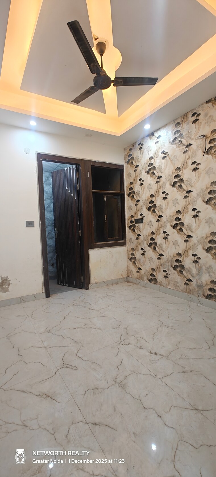  Parking, sector 73 2 Bedroom 1000 Sq.Ft. Builder Floor In Sector 73 Noida 9569528