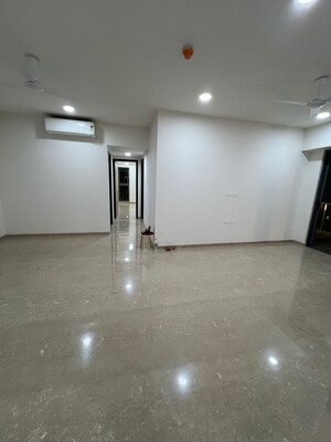 Room in 4 BHK Apartment at Lodha Aura, Wadala – for Rent