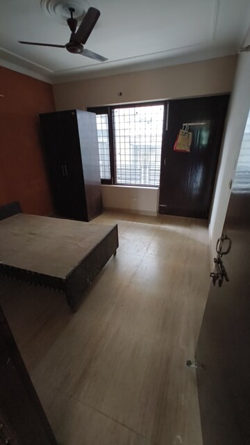 Bedroom in 3 BHK Builder Floor at Vipul World Floors, Sector 48 – for Rent