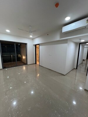 Room in 4 BHK Apartment at Lodha Aura, Wadala – for Rent