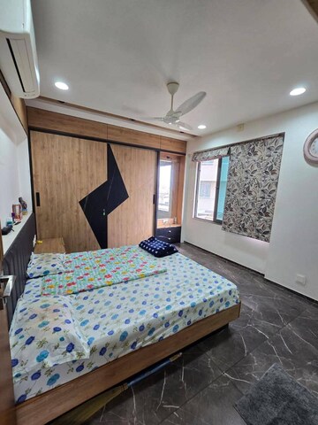 Bedroom in 3 BHK Apartment at Laxmi Niwas Dadar East, Dadar East – for Rent
