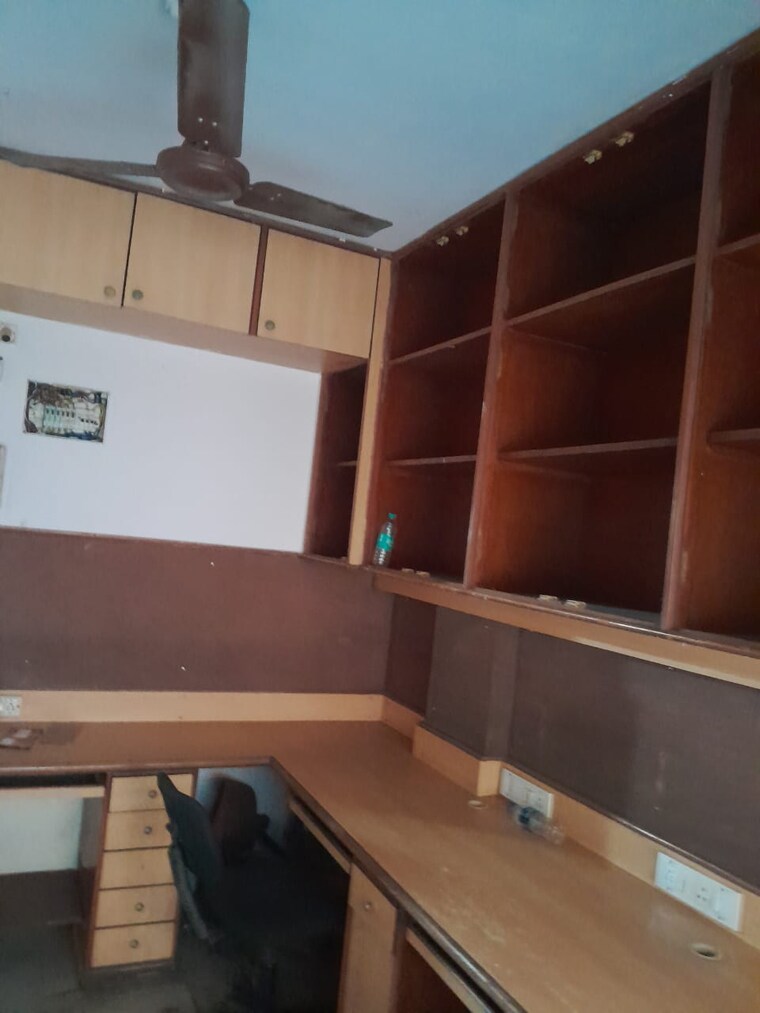 Team Area, yashwant-shopping-centre Commercial Office Space 150 Sq.Ft. In Borivali East Mumbai 9569557