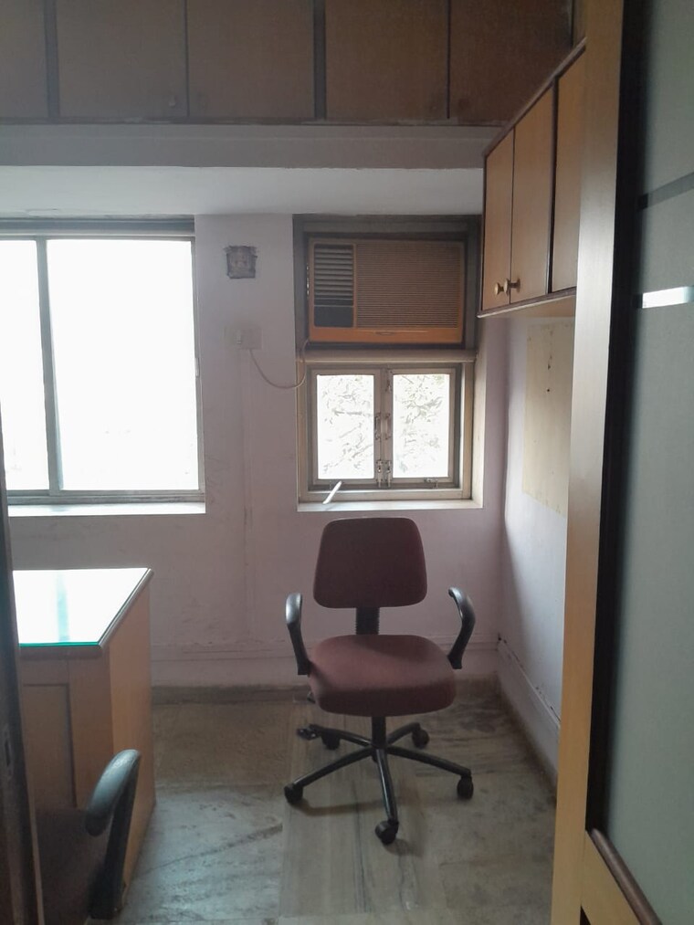 Team Area, yashwant-shopping-centre Commercial Office Space 150 Sq.Ft. In Borivali East Mumbai 9569557