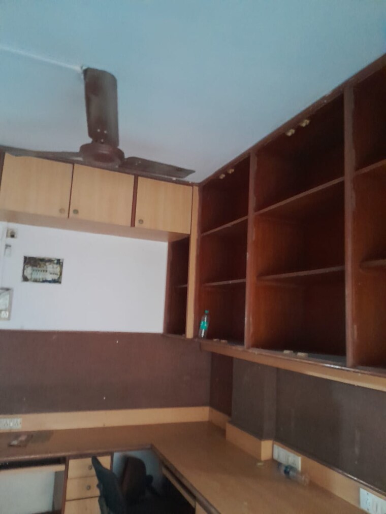 Team Area, yashwant-shopping-centre Commercial Office Space 150 Sq.Ft. In Borivali East Mumbai 9569557