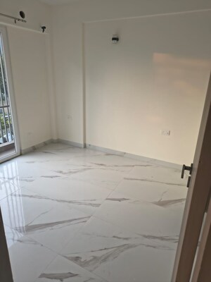 Room in 3 BHK Apartment at M3M Soulitude, Sector 89 – for Rent