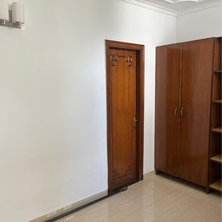 Room, sector 40 4 Bedroom 3000 Sq.Ft. Independent House In Sector 40 Noida 9569674