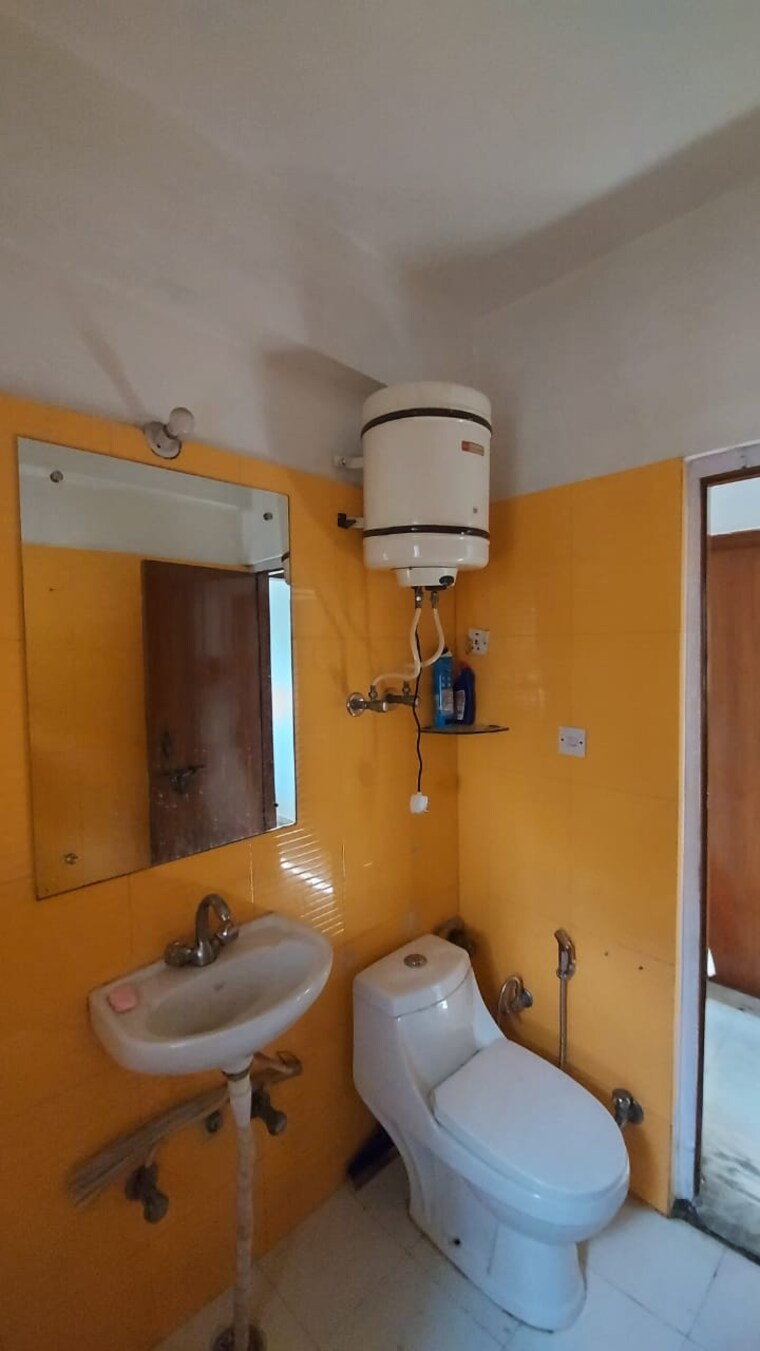 Bathroom, mahalaxmi-apartments-gurgaon 3 Bedroom 1500 Sq.Ft. Apartment In Sector 43 Gurgaon 9569758