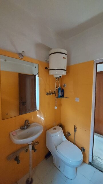Bathroom in 3 BHK Apartment at Mahalaxmi Apartments Gurgaon, Sector 43 – for Rent
