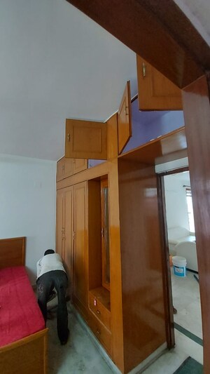 Furnished Amenities in 3 BHK Apartment at Mahalaxmi Apartments Gurgaon, Sector 43 – for Rent