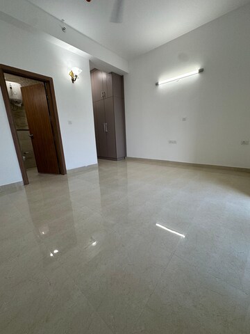 Room in 3.5 BHK Apartment at ATS Marigold, Sector 89a – for Rent