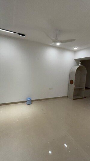 Furnished Amenities in 3.5 BHK Apartment at ATS Marigold, Sector 89a – for Rent